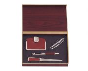 開信刀、名片盒、筆、小刀